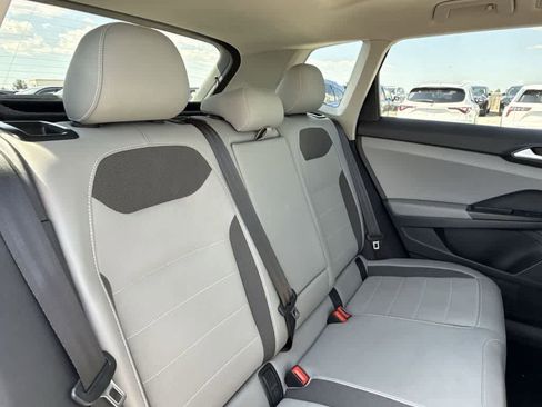 Used 2022 Volkswagen Taos SE w/ Panoramic Sunroof Package image 26