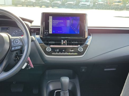 Used 2025 Toyota Corolla LE FWD image 18