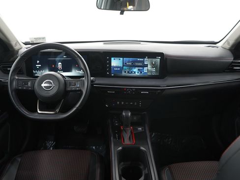 Used 2025 Nissan Kicks SR image 14