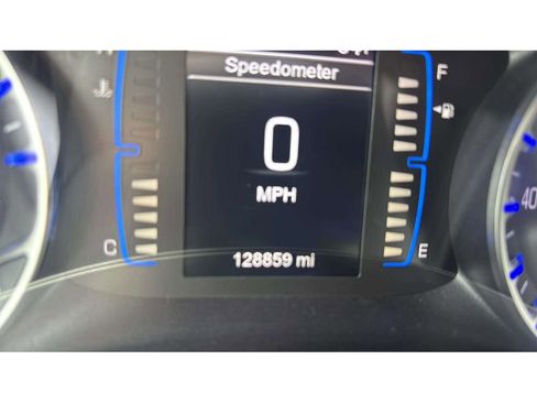 Used 2017 Chrysler Pacifica Touring-L FWD image 17