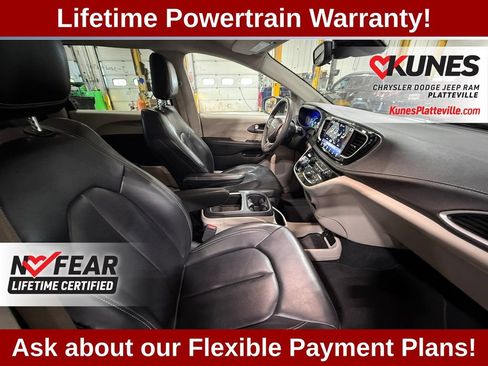 Used 2023 Chrysler Pacifica Touring-L FWD image 44