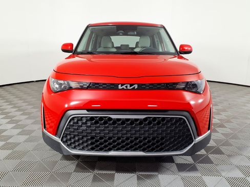 Used 2023 Kia Soul LX w/ LX Technology Package FWD image 2
