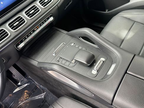 Used 2024 Mercedes-Benz GLS 450 4MATIC image 35