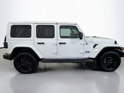 Used 2025 Jeep Wrangler Unlimited Sahara AWD/4WD image 11