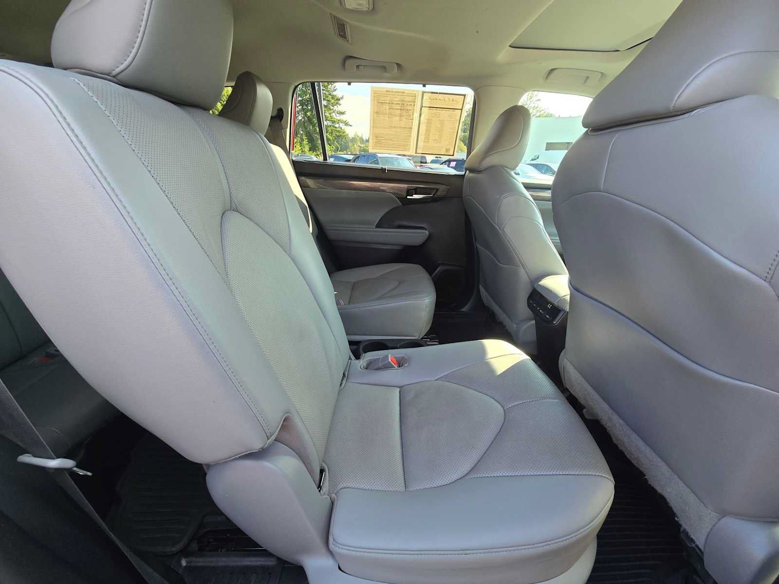 Used 2023 Toyota Highlander Limited AWD/4WD image 12