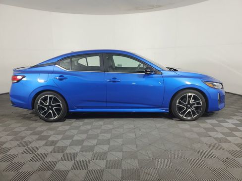 Used 2024 Nissan Sentra SR w/ SR Premium Package image 3