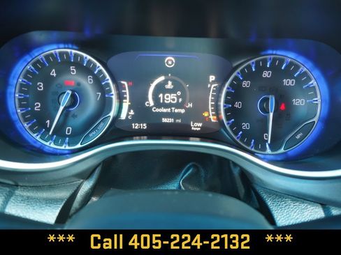 Used 2023 Chrysler Pacifica Touring-L FWD image 31