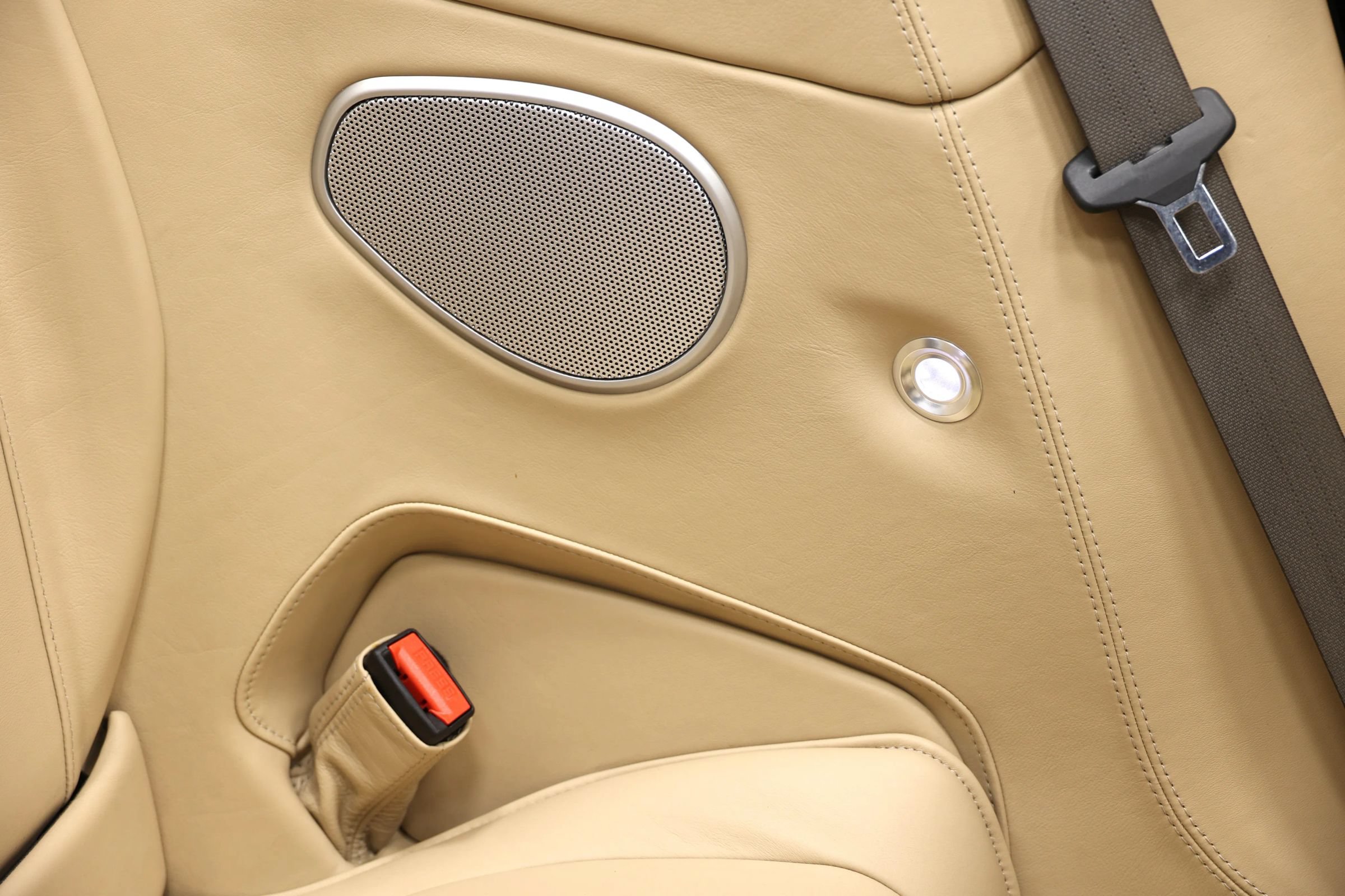 Used 2019 Aston Martin DB11 Volante RWD image 86