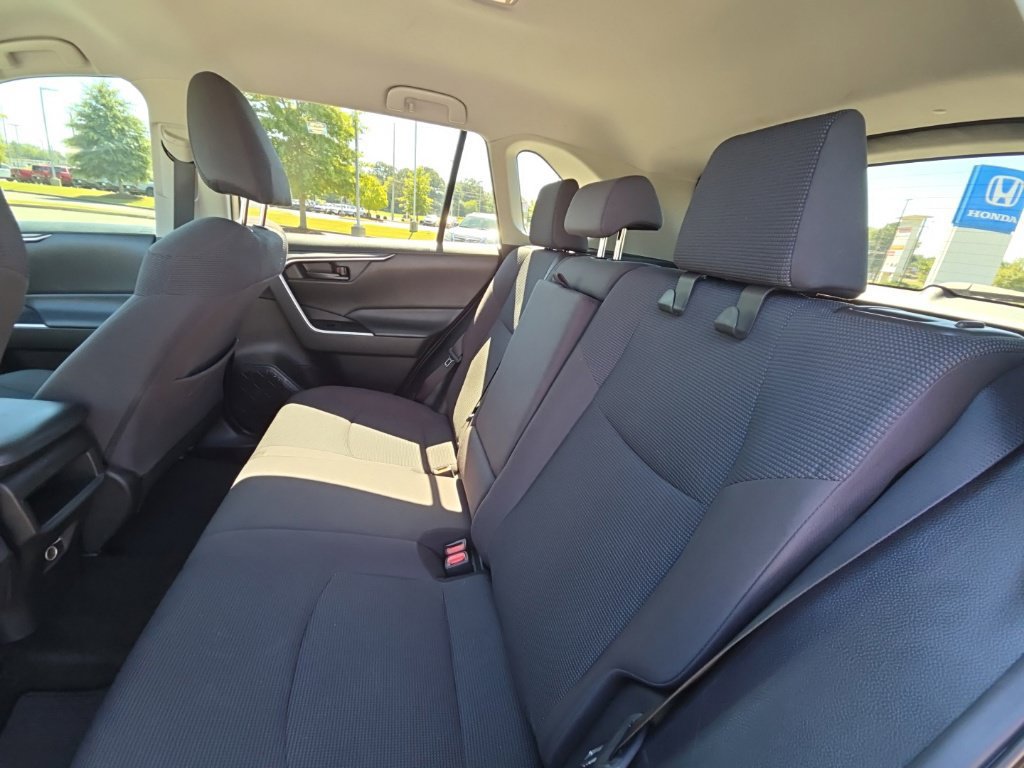 Used 2020 Toyota RAV4 LE FWD image 12