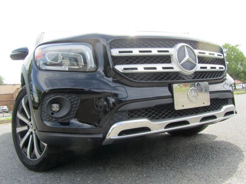 Used 2020 Mercedes-Benz GLB 250 4MATIC w/ Premium Package image 1