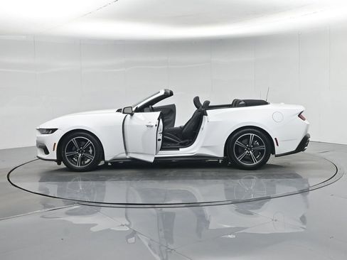 Used 2024 Ford Mustang Convertible image 36