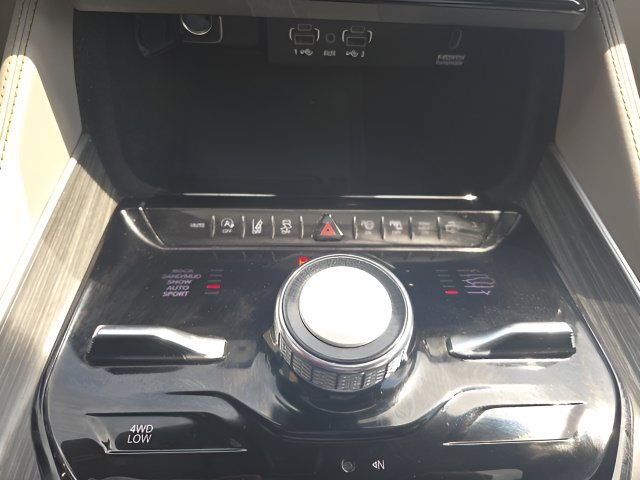 Used 2023 Jeep Wagoneer Series III w/ Premium Group I AWD/4WD image 26