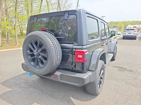 Used 2023 Jeep Wrangler Unlimited Sahara w/ Cold Weather Group AWD/4WD image 4
