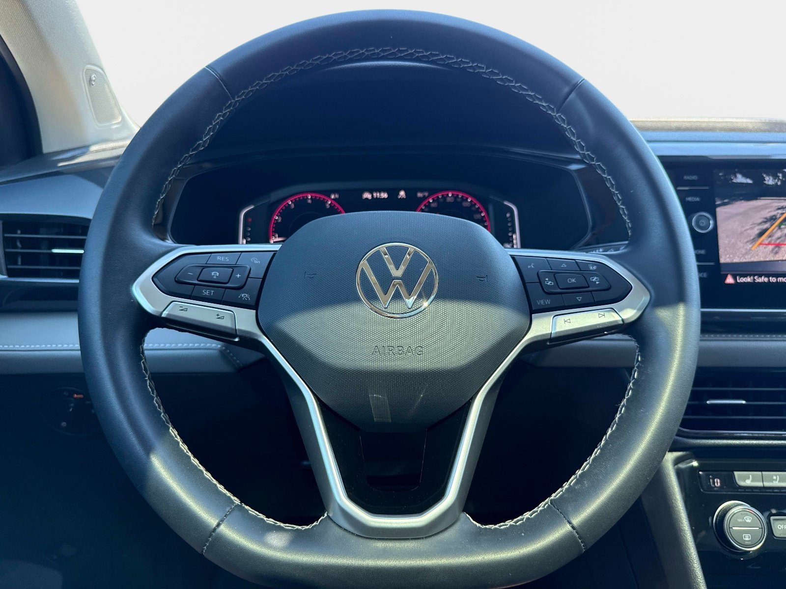 Used 2024 Volkswagen Taos SEL AWD/4WD image 27