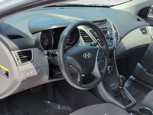 Used 2015 Hyundai Elantra SE FWD image 10