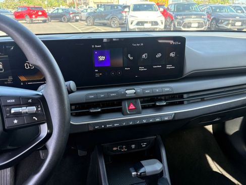 Used 2025 Kia K4 LXS FWD image 17