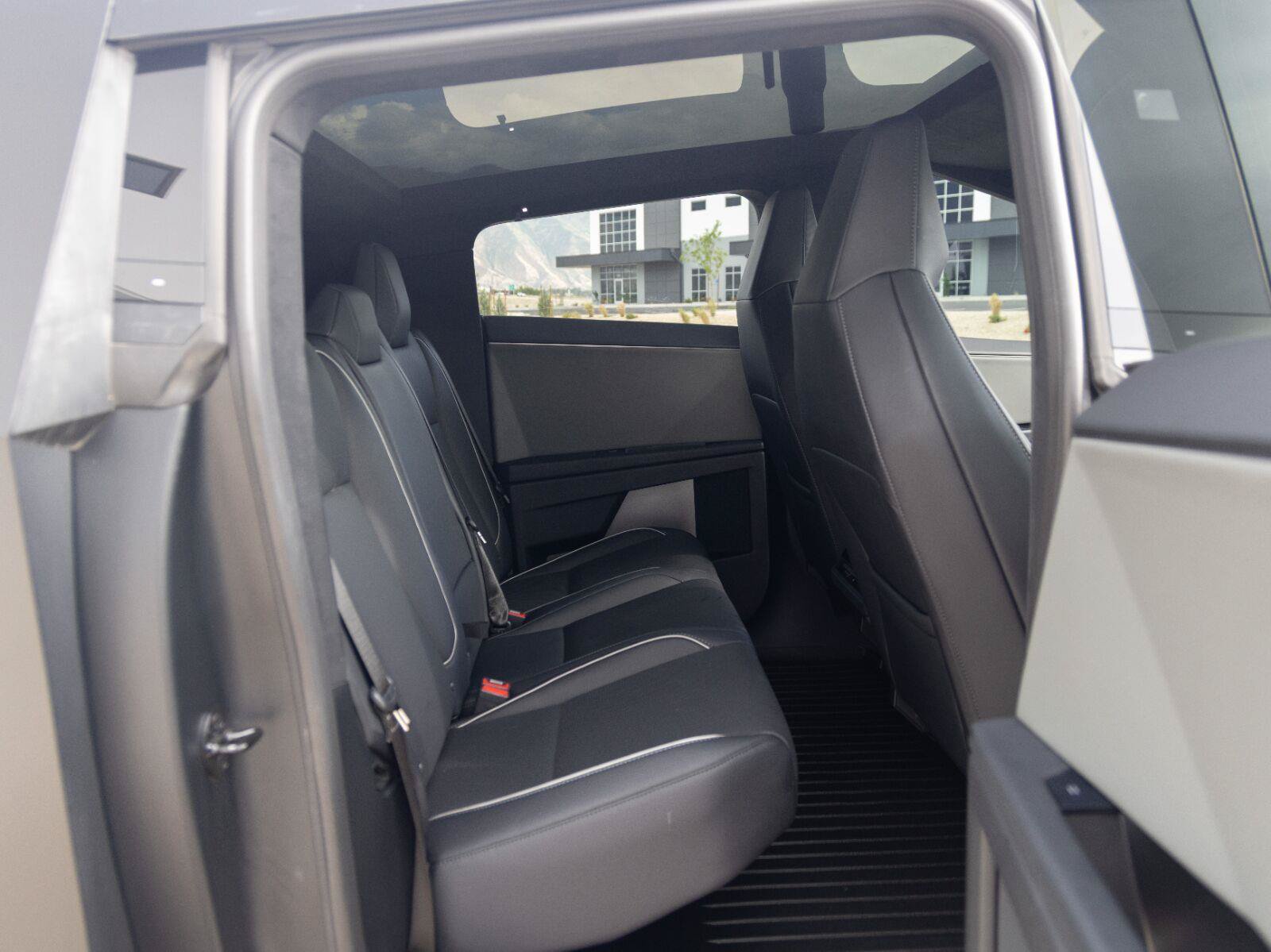 Used 2025 Tesla Cybertruck AWD Crew Cab image 21