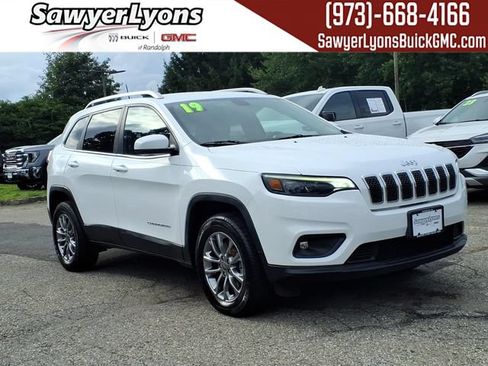 Used 2019 Jeep Cherokee Latitude Plus w/ Cold Weather Group AWD/4WD image 1