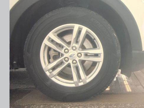 Used 2023 Ford Explorer XLT w/ Equipment Group 202A image 14