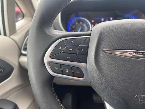 Used 2023 Chrysler Pacifica Touring-L FWD image 30