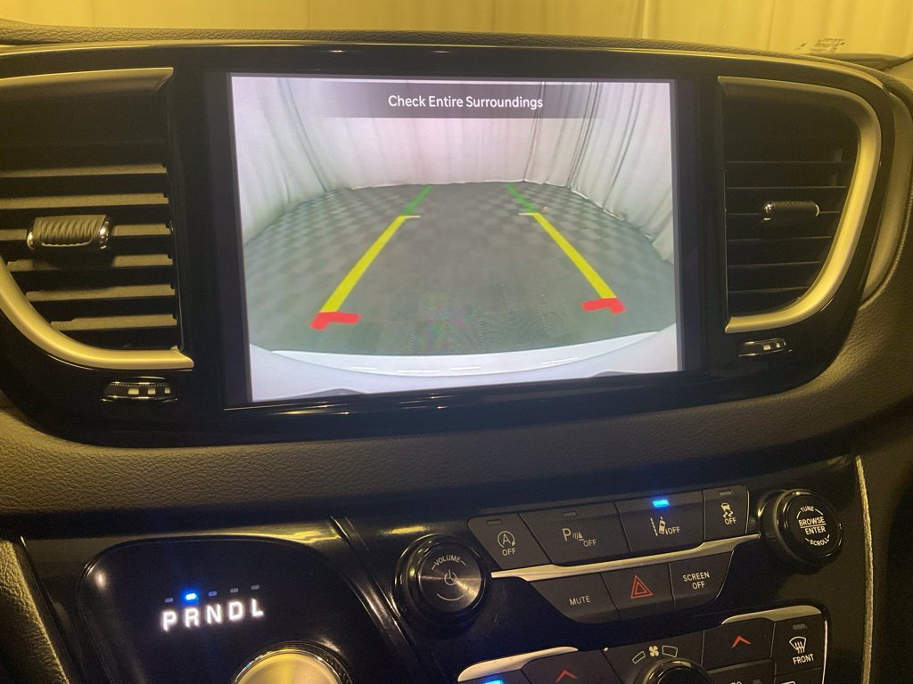 Used 2025 Chrysler Pacifica Select FWD image 21