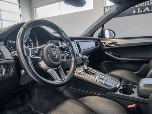 Used 2018 Porsche Macan Turbo w/ Premium Package Plus image 7