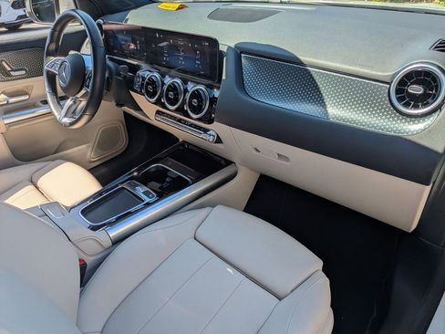 Used 2025 Mercedes-Benz GLA 250 4MATIC image 30