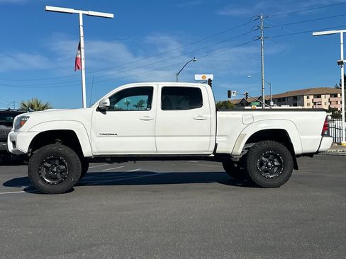 Used 2015 Toyota Tacoma PreRunner w/ TRD Sport Package image 2