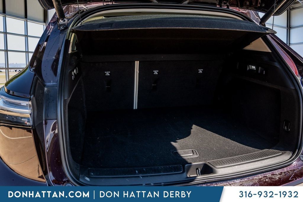 Used 2022 Buick Envision Avenir w/ Premium Seat Package FWD image 28