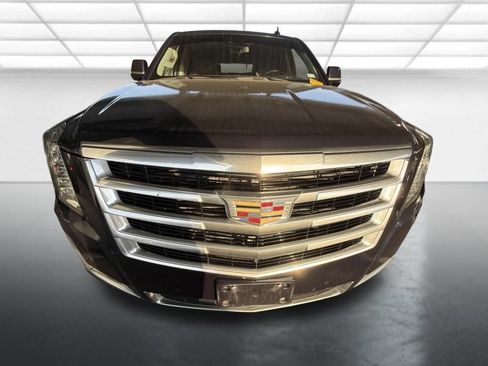 Used 2018 Cadillac Escalade Luxury RWD image 6