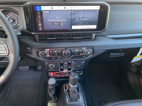 New 2025 Jeep Wrangler Rubicon w/ Convenience Group image 24