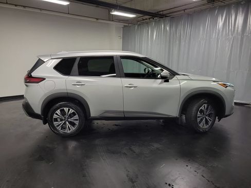 Used 2022 Nissan Rogue SV w/ SV Premium Package FWD image 9