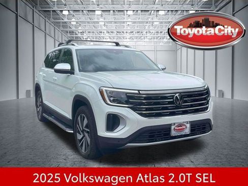 Used 2025 Volkswagen Atlas SEL AWD/4WD image 1