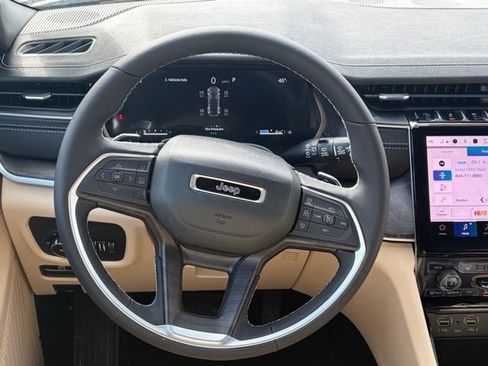 New 2025 Jeep Grand Cherokee Limited AWD/4WD image 40