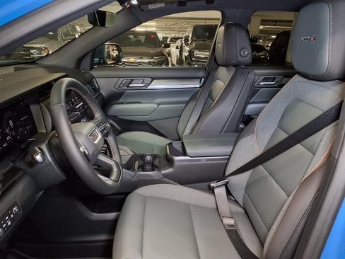 New 2026 GMC Terrain AT4 w/ Technology Package II AWD/4WD image 15