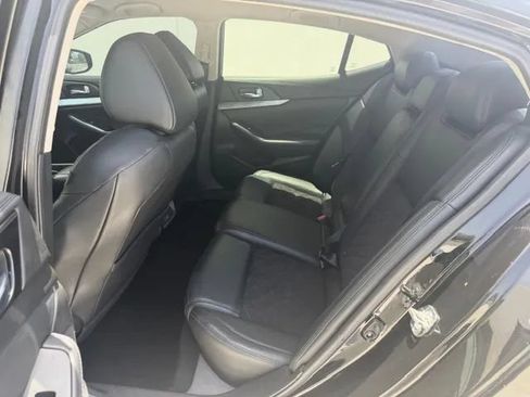 Used 2018 Nissan Maxima SR FWD image 9