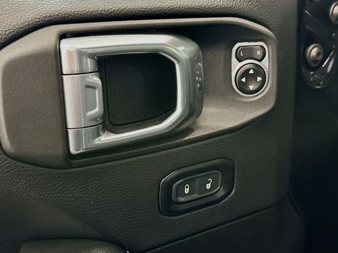 Used 2025 Jeep Wrangler Sahara w/ Safety Group image 15