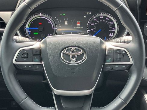 Used 2023 Toyota Highlander XLE image 19