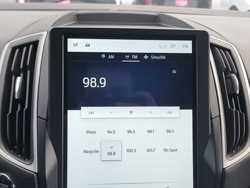 Used 2024 Ford Edge SEL image 16