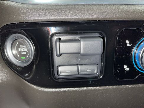 Used 2023 GMC Sierra 1500 SLE image 28