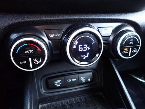 Used 2024 Hyundai Venue Limited image 20