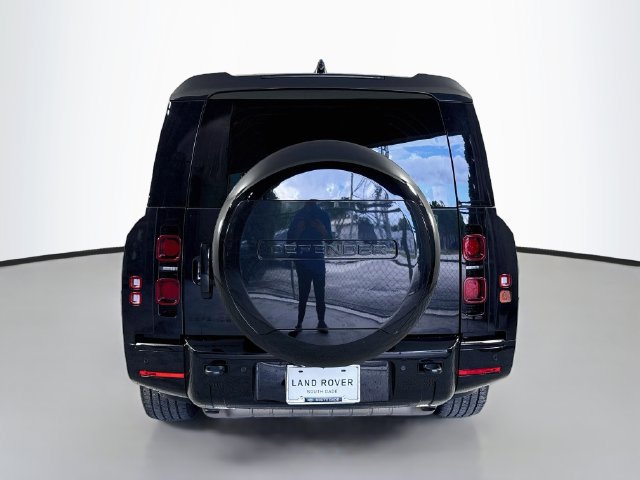 Certified 2025 Land Rover Defender 130 X-Dynamic SE AWD/4WD image 6