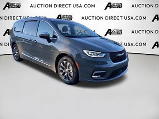 Used 2023 Chrysler Pacifica Pinnacle video 2