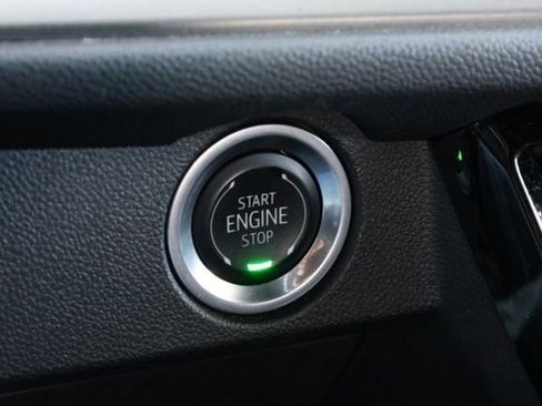 Used 2024 Chevrolet Traverse LT image 20