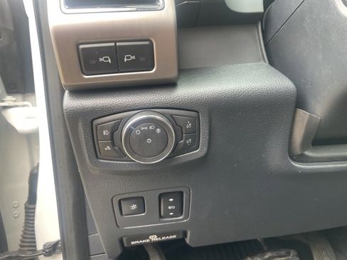 Used 2022 Ford F450 Platinum w/ FX4 Off-Road Package image 20