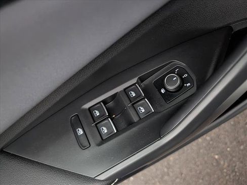 Used 2025 Volkswagen Jetta SE w/ Sunroof Package image 27