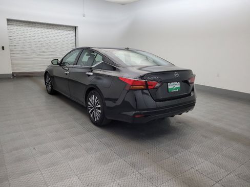 Used 2023 Nissan Altima 2.5 SV FWD image 5