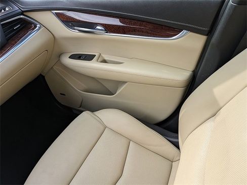 Used 2018 Cadillac XT5 Luxury w/ Driver Awareness Package image 18