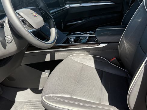 Used 2025 Cadillac Escalade Premium Luxury w/ Touring Package image 11