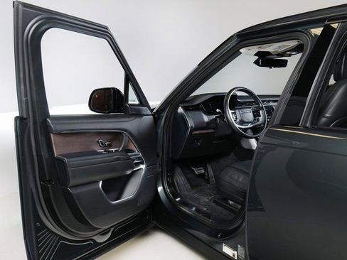Used 2023 Land Rover Range Rover SE image 25